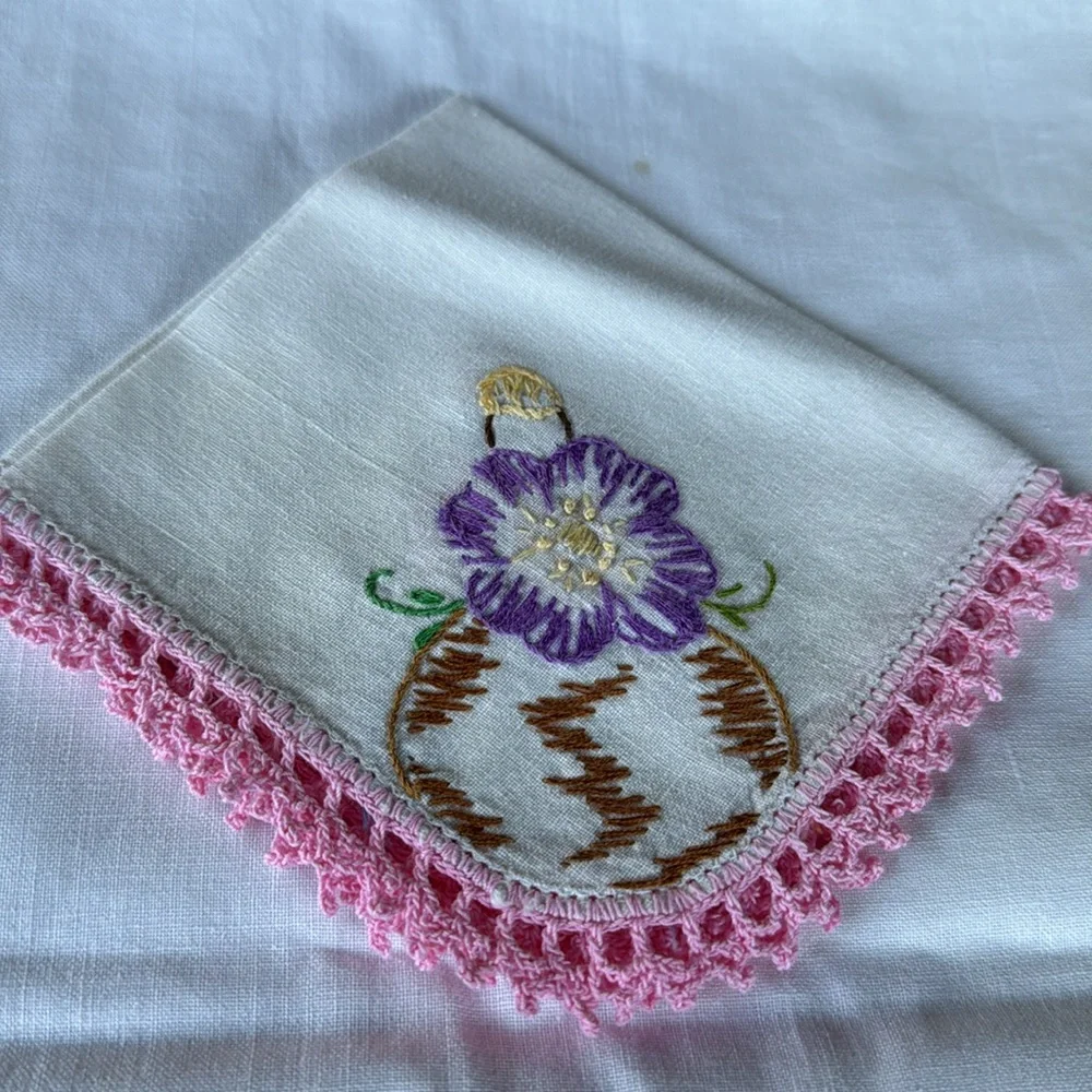 Bundle linen embroidered table runner and crochet trimmed hankey EVC‎